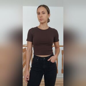 Babaton Chocolate Ribbed Crop Tee